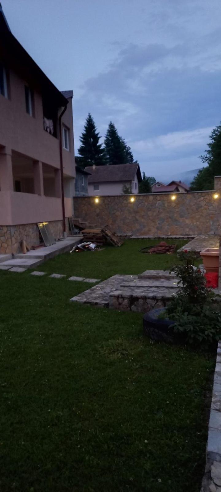 Porodicna Kuca *