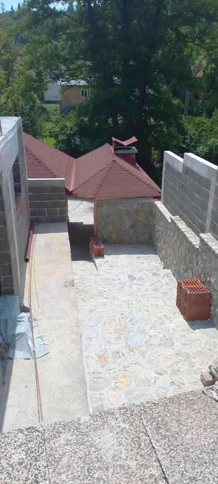 Porodicna Kuca *