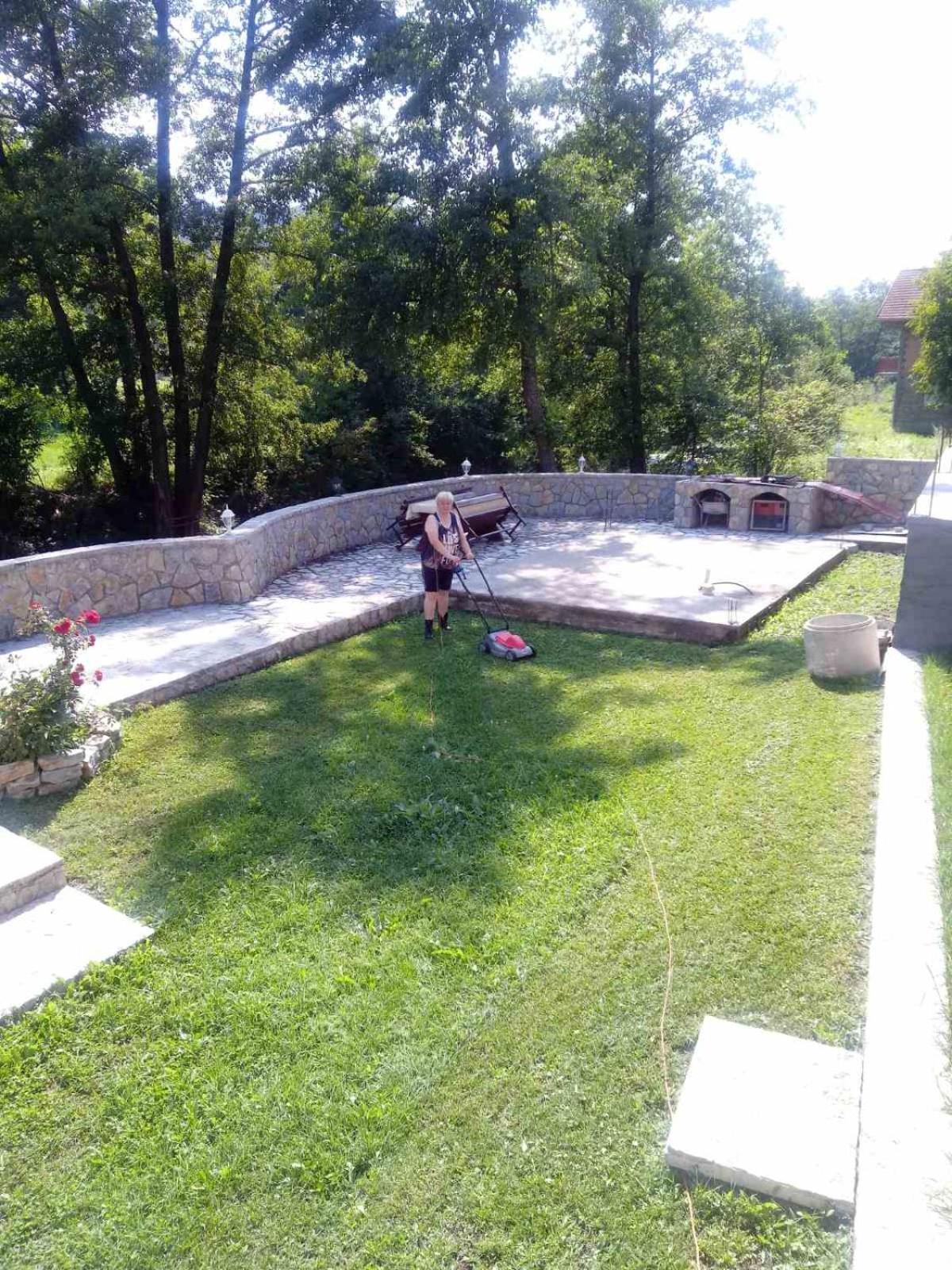 Porodicna Kuca *
